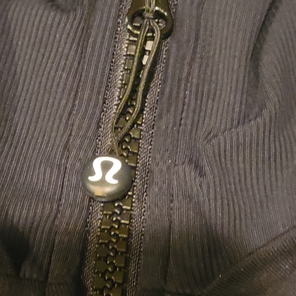 #187 Lululemon Size 4 - Picture 6 of 6